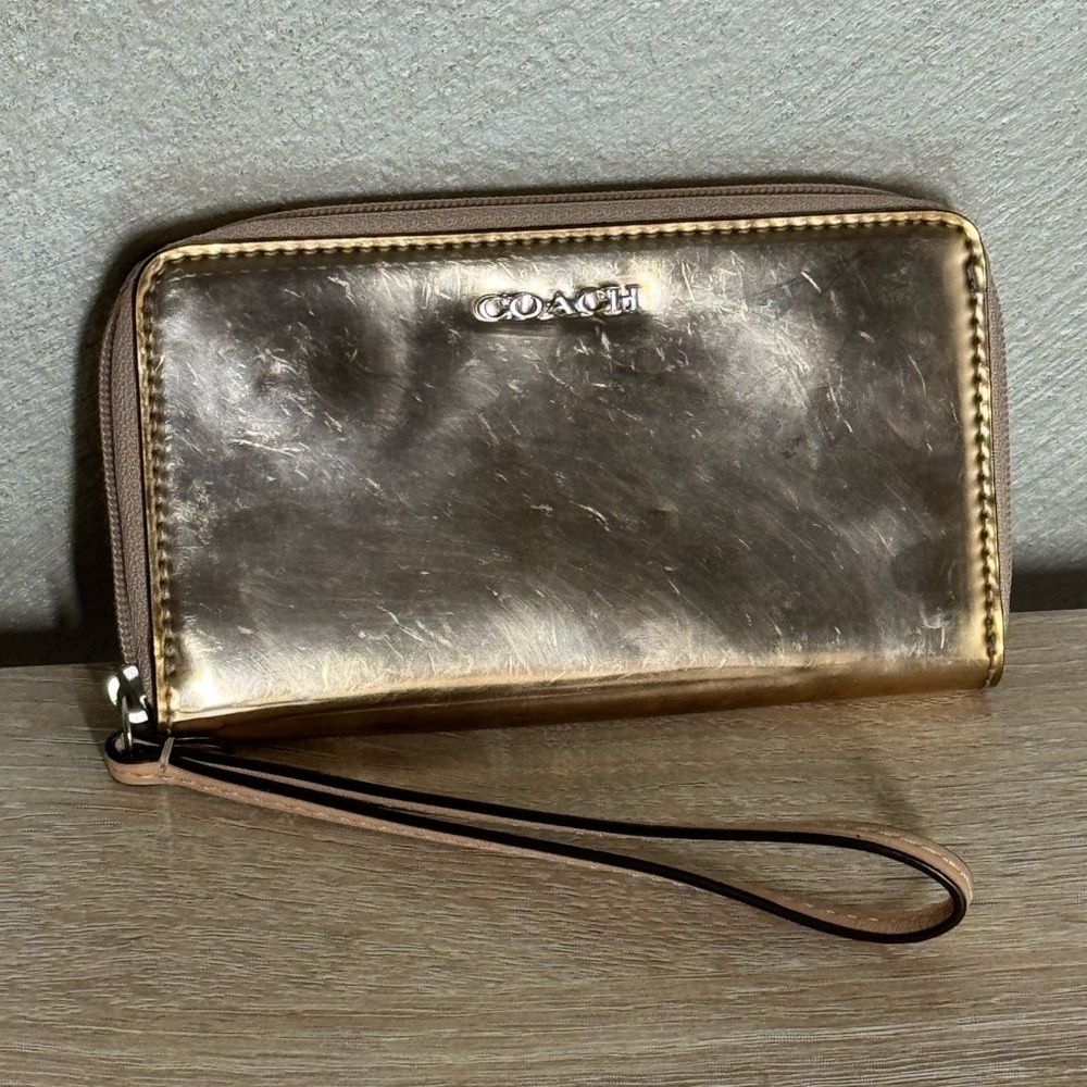 Coach Women Gold Metalic Leather Wristlet Wallet Card Bill Holder Round Zip